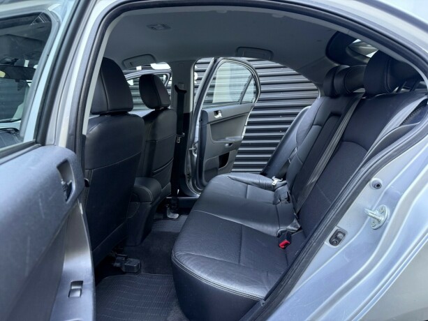 mitsubishi-lancer-bensin-2010-big-23