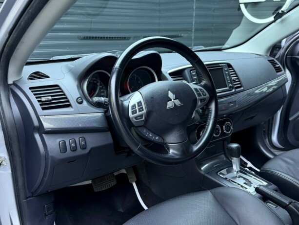 mitsubishi-lancer-bensin-2010-big-10