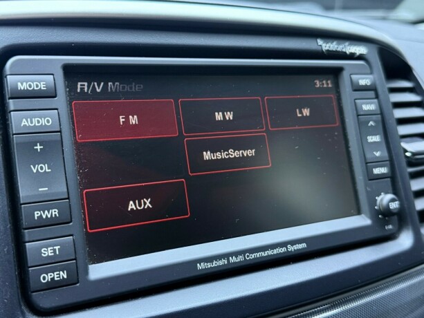mitsubishi-lancer-bensin-2010-big-20