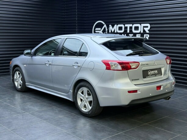 mitsubishi-lancer-bensin-2010-big-1
