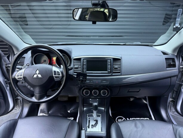 mitsubishi-lancer-bensin-2010-big-9