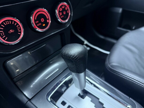 mitsubishi-lancer-bensin-2010-big-28