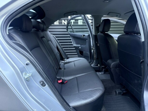 mitsubishi-lancer-bensin-2010-big-24