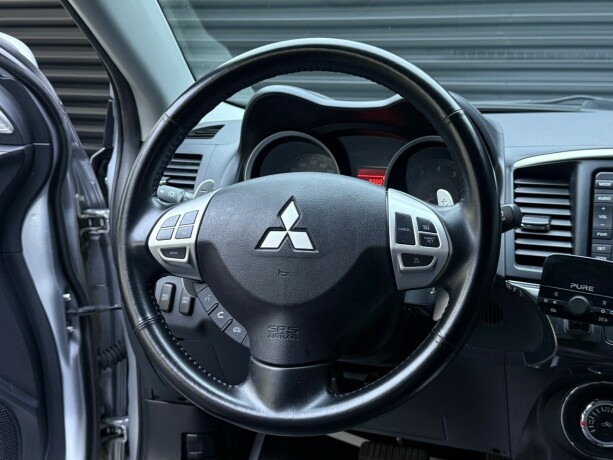 mitsubishi-lancer-bensin-2010-big-12