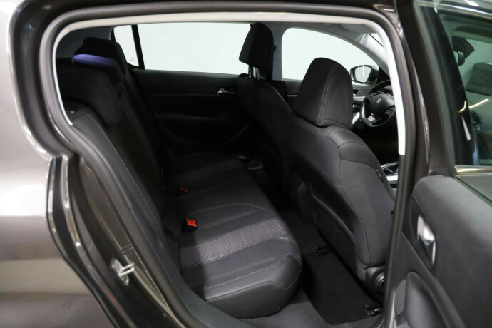 peugeot-308-bensin-2019-big-10