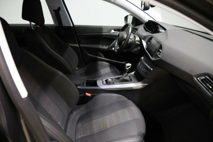 peugeot-308-bensin-2019-big-8