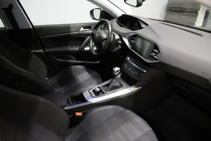 peugeot-308-bensin-2019-big-9