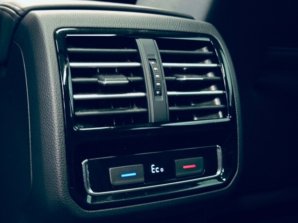 volkswagen-passat-elektrisitetbensin-2016-big-18