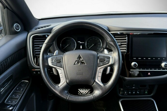 mitsubishi-outlander-elektrisitetbensin-2020-big-38