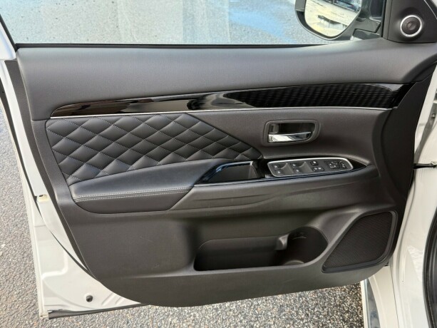 mitsubishi-outlander-elektrisitetbensin-2020-big-12