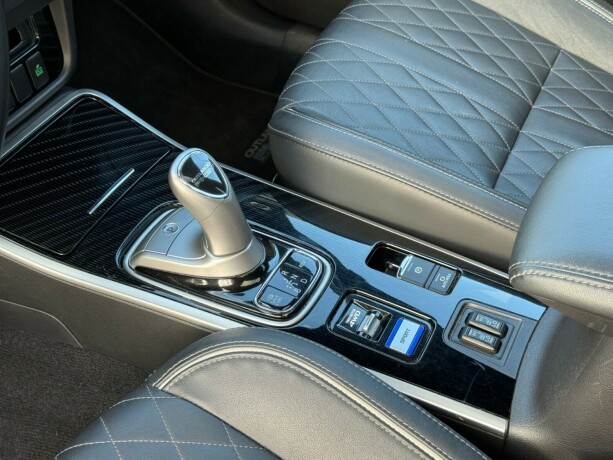 mitsubishi-outlander-elektrisitetbensin-2020-big-22