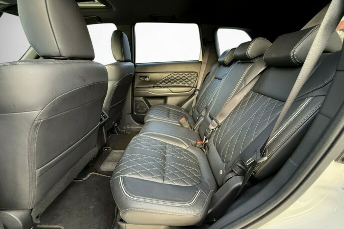 mitsubishi-outlander-elektrisitetbensin-2020-big-35