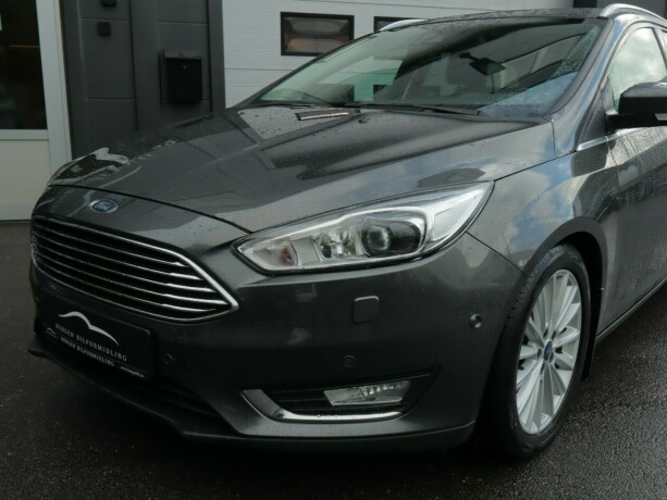 ford-focus-bensin-2018-big-4