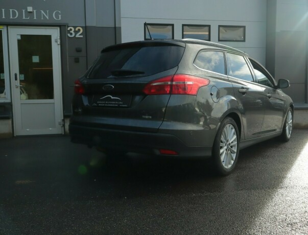 ford-focus-bensin-2018-big-3