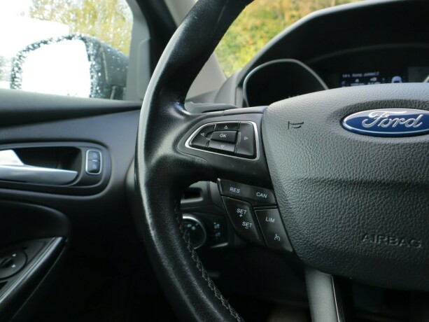 ford-focus-bensin-2018-big-13