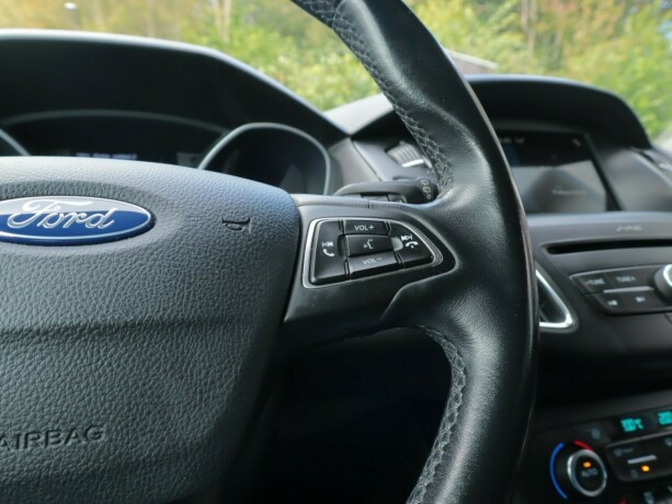 ford-focus-bensin-2018-big-14