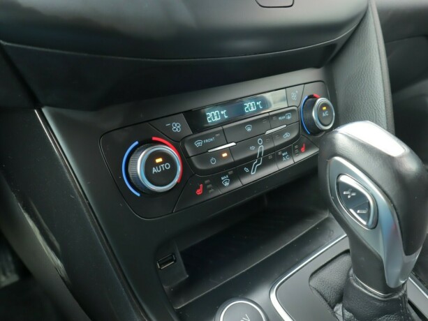 ford-focus-bensin-2018-big-12