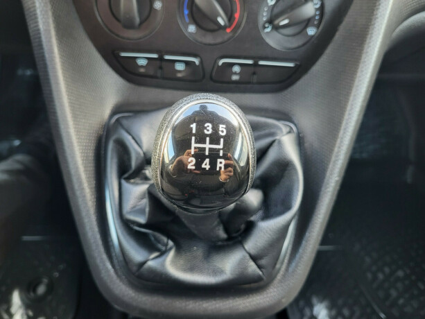 ford-transit-connect-diesel-2017-big-18
