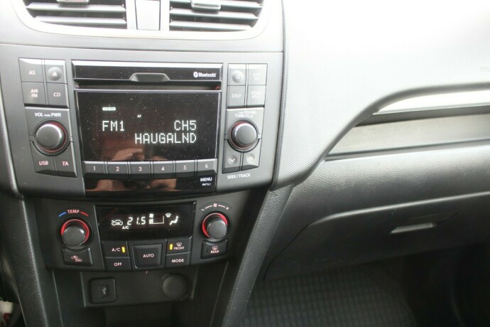 suzuki-swift-bensin-2012-big-13