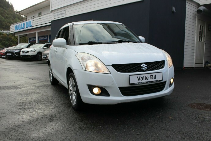 suzuki-swift-bensin-2012-big-0
