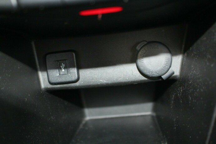 suzuki-swift-bensin-2012-big-14