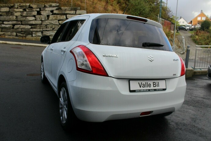 suzuki-swift-bensin-2012-big-2
