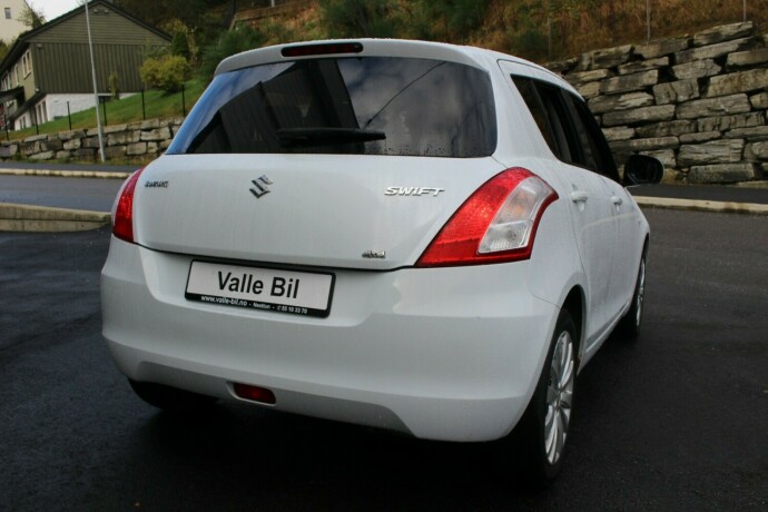 suzuki-swift-bensin-2012-big-3