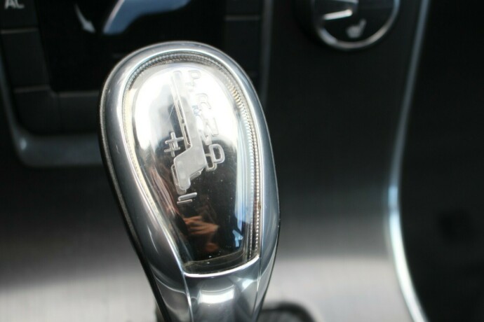 volvo-v60-diesel-2013-big-14