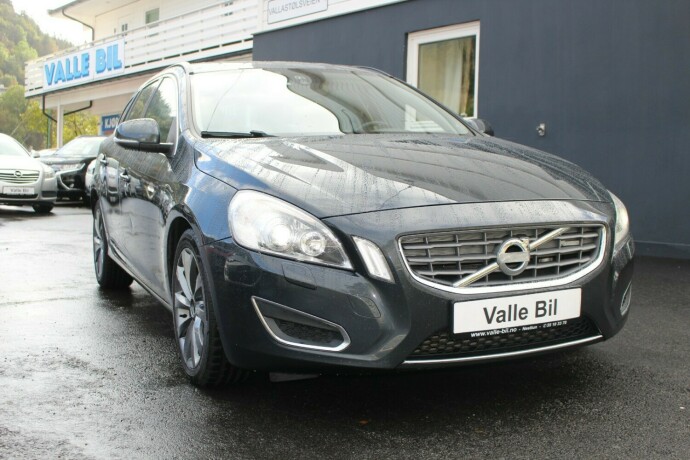 volvo-v60-diesel-2013-big-0