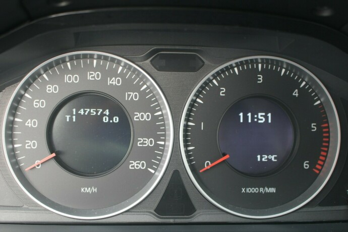 volvo-v60-diesel-2013-big-1