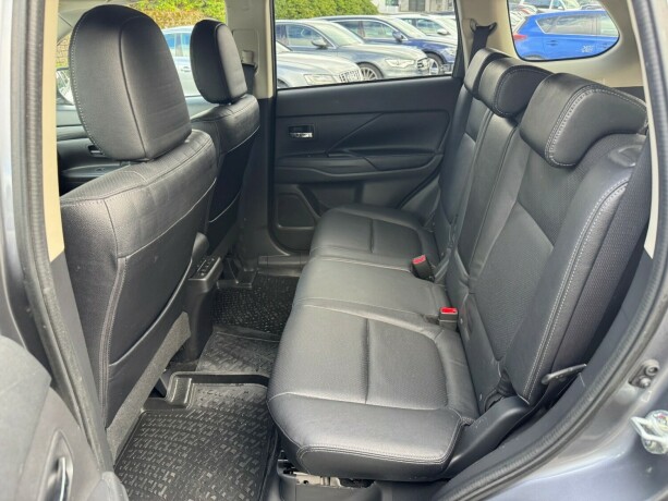 mitsubishi-outlander-bensin-2019-big-14