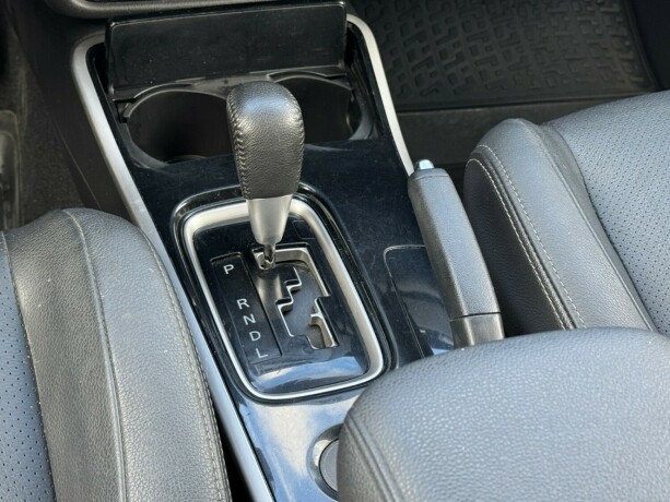 mitsubishi-outlander-bensin-2019-big-11