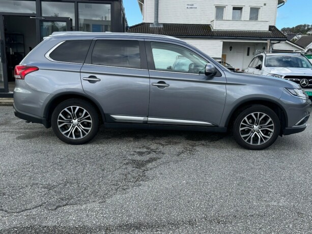 mitsubishi-outlander-bensin-2019-big-3