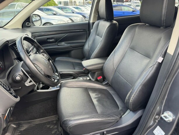 mitsubishi-outlander-bensin-2019-big-13