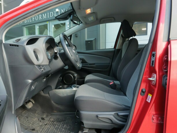 toyota-yaris-elektrisitetbensin-2016-big-5