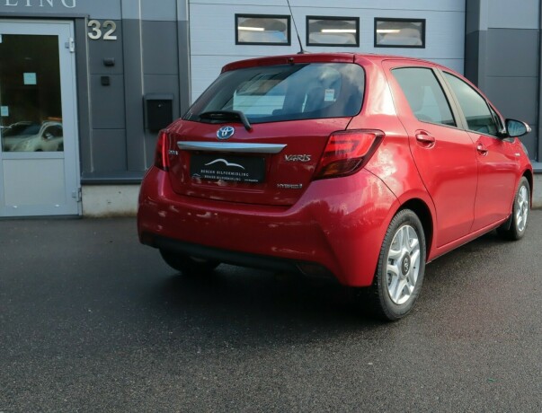 toyota-yaris-elektrisitetbensin-2016-big-3