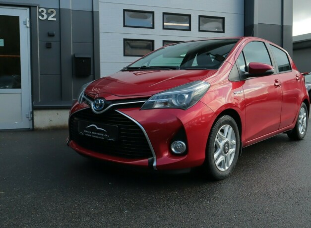 toyota-yaris-elektrisitetbensin-2016-big-2