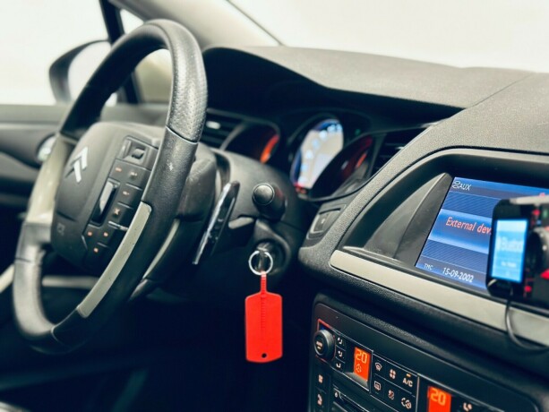 citroen-c5-diesel-2012-big-13