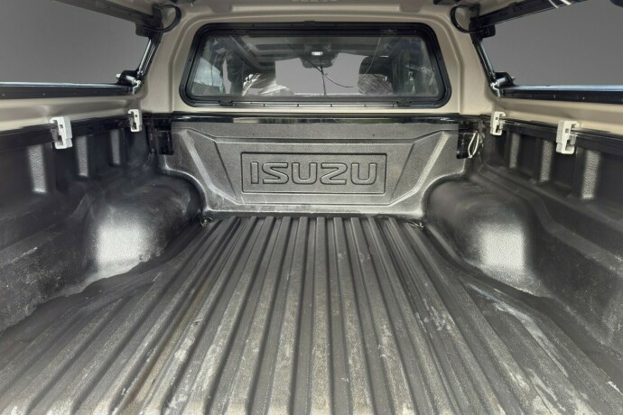 isuzu-d-max-diesel-2023-big-8