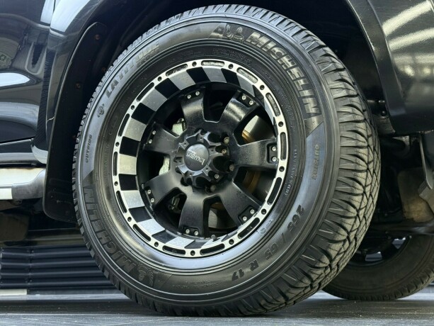 toyota-hilux-diesel-2011-big-8