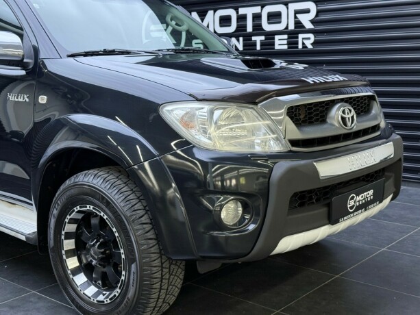 toyota-hilux-diesel-2011-big-3