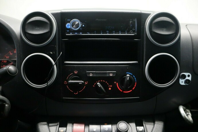 peugeot-partner-diesel-2009-big-15