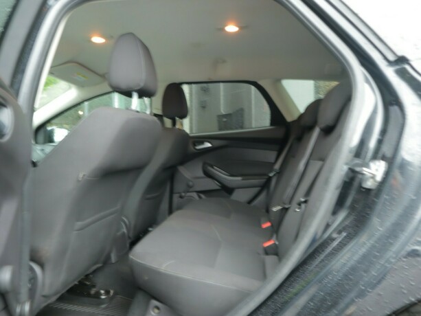 ford-focus-bensin-2015-big-10