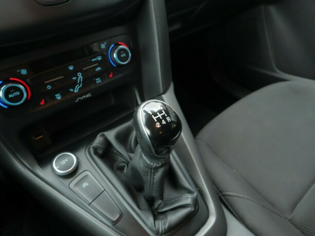 ford-focus-bensin-2015-big-7