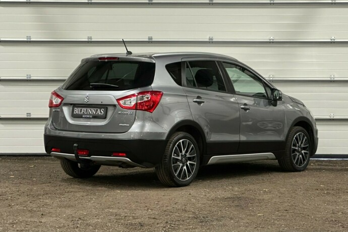 suzuki-sx4-s-cross-bensin-2015-big-2