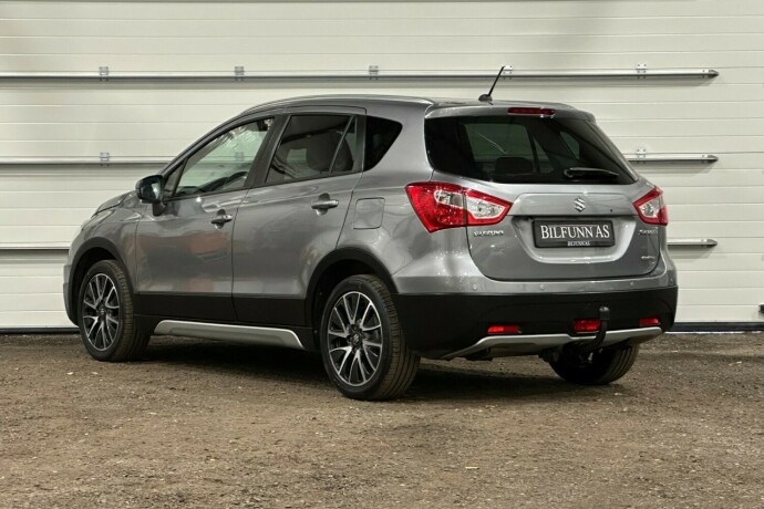 suzuki-sx4-s-cross-bensin-2015-big-3
