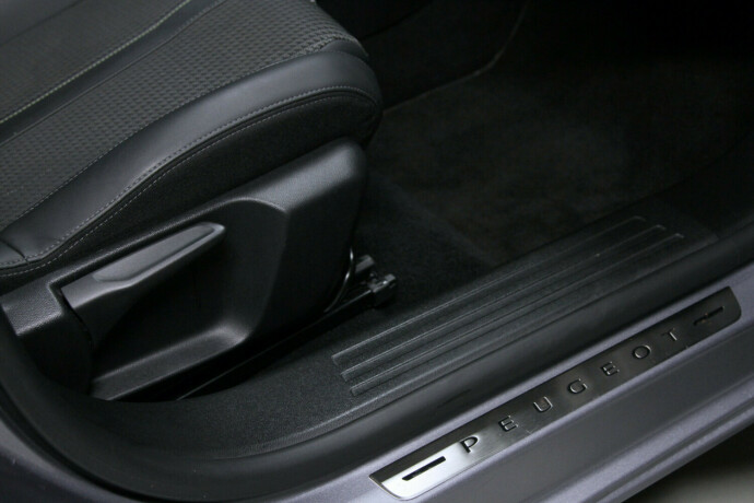 peugeot-e-2008-elektrisitet-2020-big-5