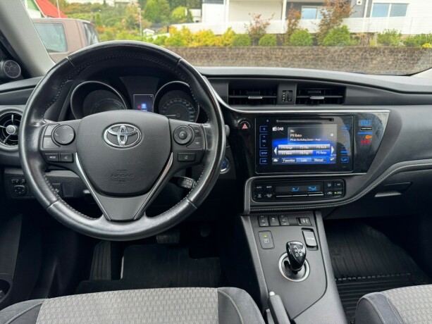 toyota-auris-elektrisitetbensin-2019-big-6