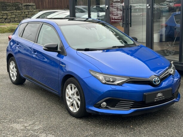 toyota-auris-elektrisitetbensin-2019-big-0