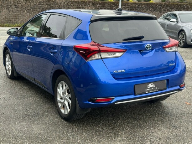 toyota-auris-elektrisitetbensin-2019-big-3